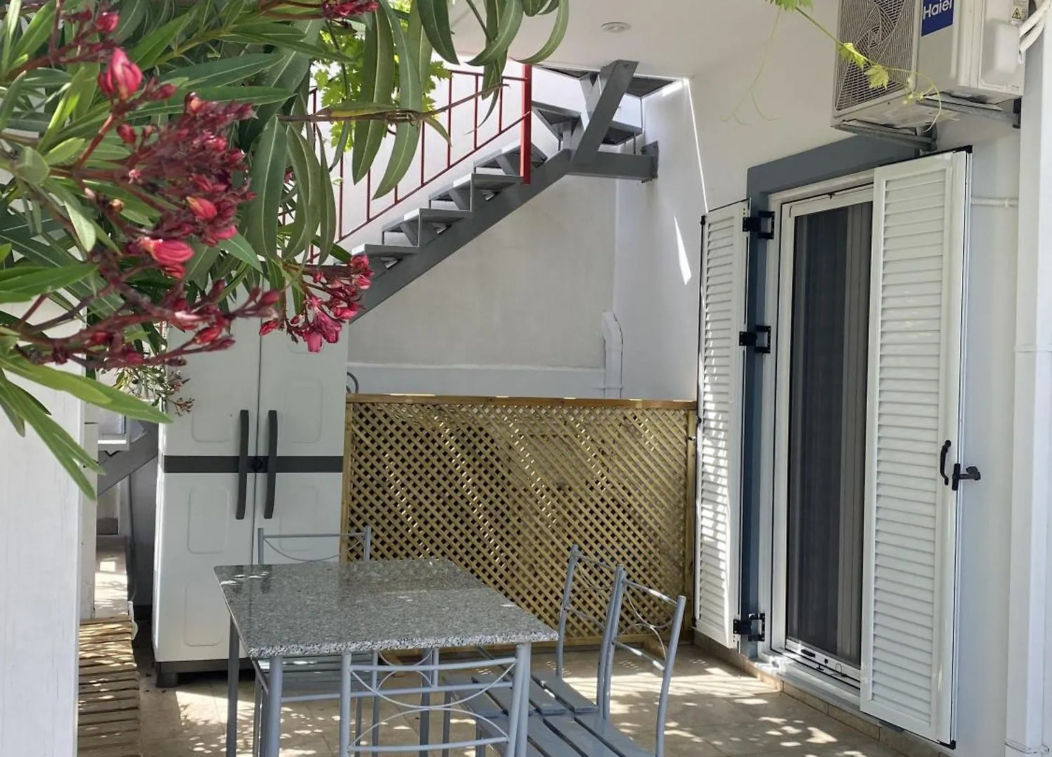 בית נופש הוילה Lakíthra Lounge House