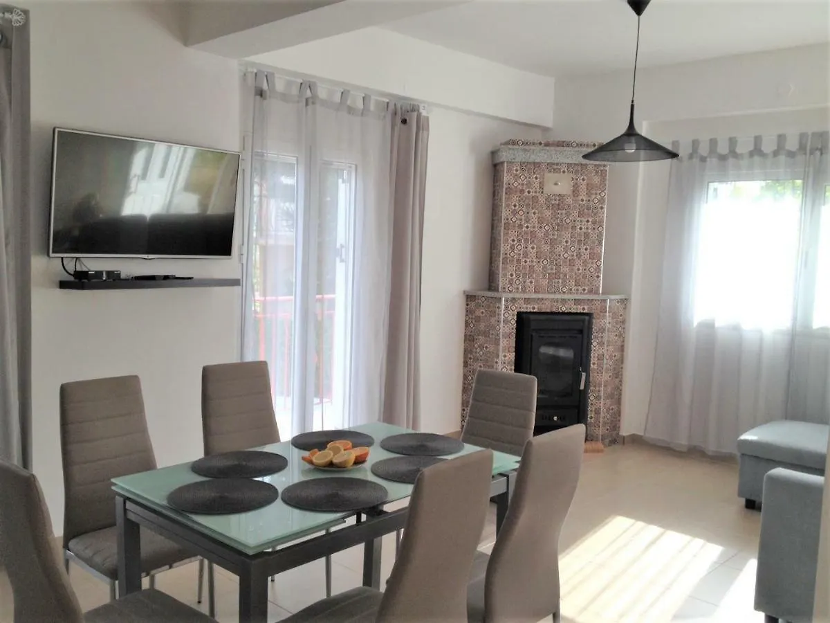 הוילה Lakíthra Lounge House בית נופש